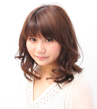 大人可愛いミディアムウェーブ