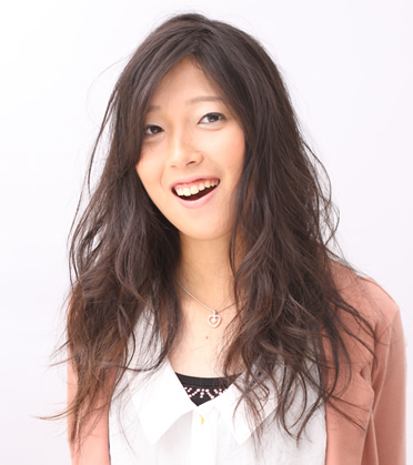 “ちょうど良い抜け感”大人ロング